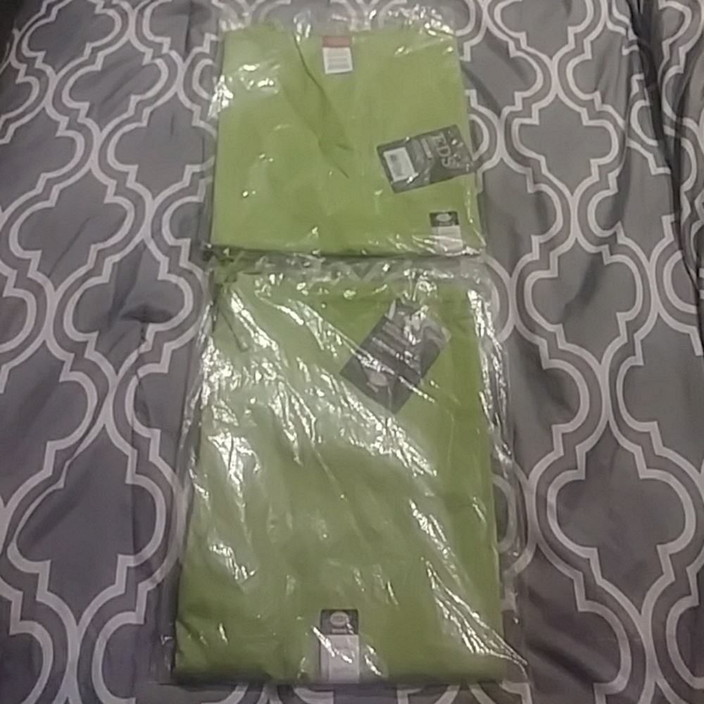 NWT sz small dickies EDS scrub set
